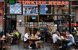 В Турции объявили бойкот кафе и ресторанам