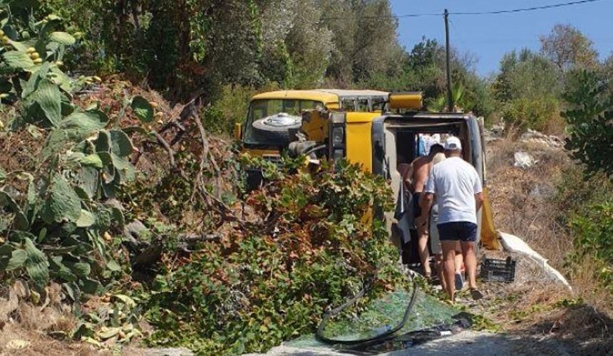 Микроавтобус с российскими туристами в Турции попал в ДТП