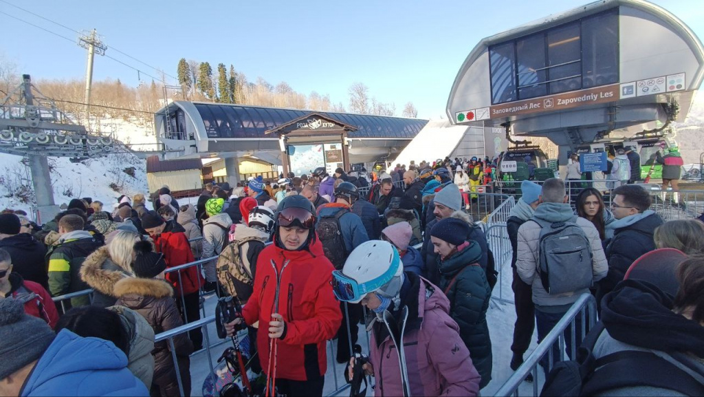 0104_роза хутор толпа.jpg