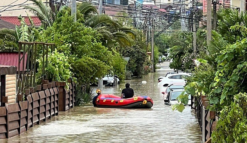 Аэропорт Сочи обслужил задержанные из-за непогоды рейсы