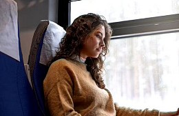 Туристы не верят в спутниковый интернет в самолетах и поездах