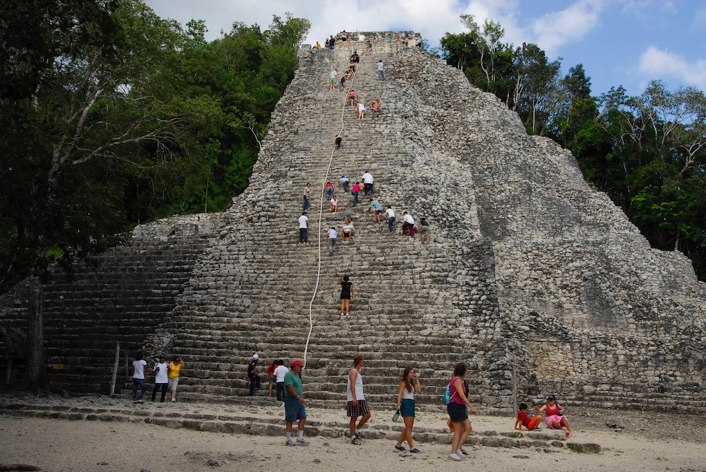 Пирамида Эль-Кастильо в Кобе Пирамида Эль-Кастильо в Кобе. Фото: Дмитрий Даниленко